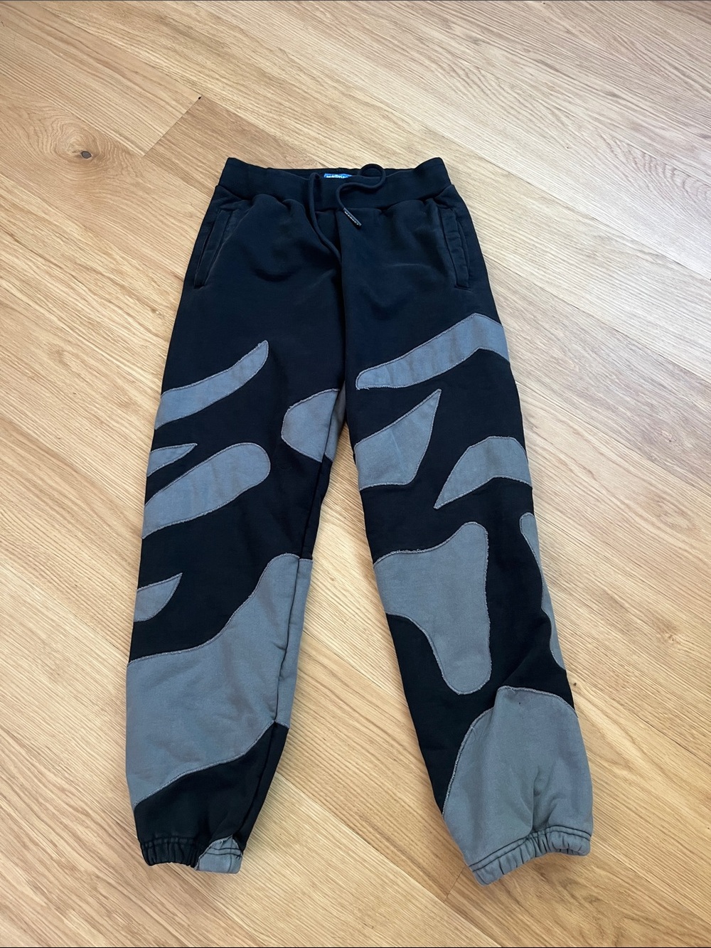 MArket Peaked Fleece Pants size M